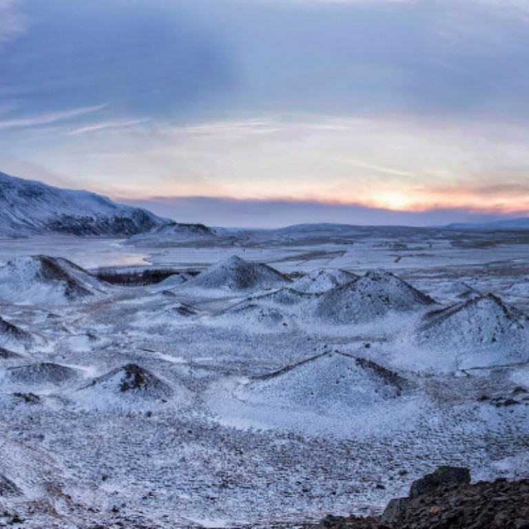 Hólarnir í Vatnsdal að vetri til https://www.hunavatnshreppur.is/ferdathjonusta/page/vatnsdalsholar